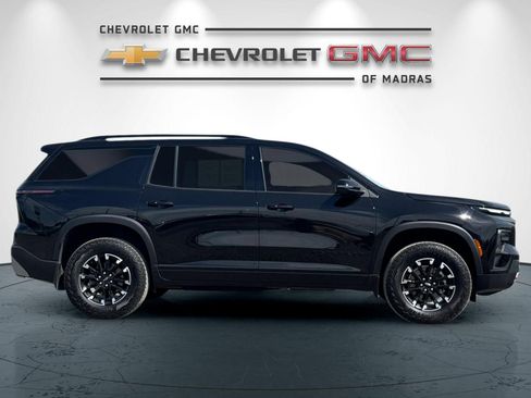 Used 2025 Chevrolet Traverse Z71 AWD/4WD image 2