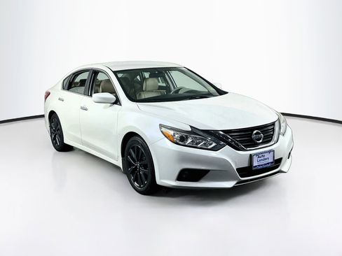 Used 2017 Nissan Altima 2.5 SV FWD image 3