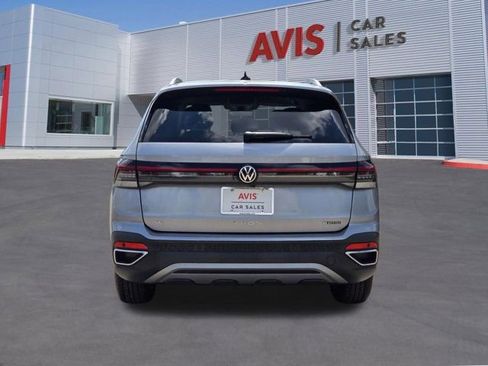 Used 2025 Volkswagen Taos SE AWD/4WD image 9