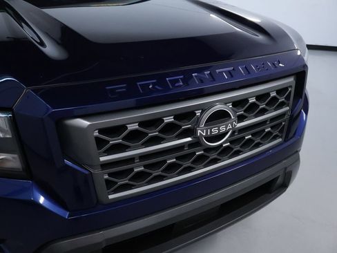 Used 2023 Nissan Frontier SV image 9