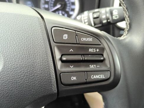 Used 2022 Hyundai Venue SEL w/ Cargo Package image 32