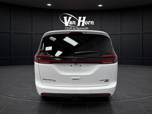 New 2026 Chrysler Pacifica Limited w/ Uconnect Theater Family Group image 15
