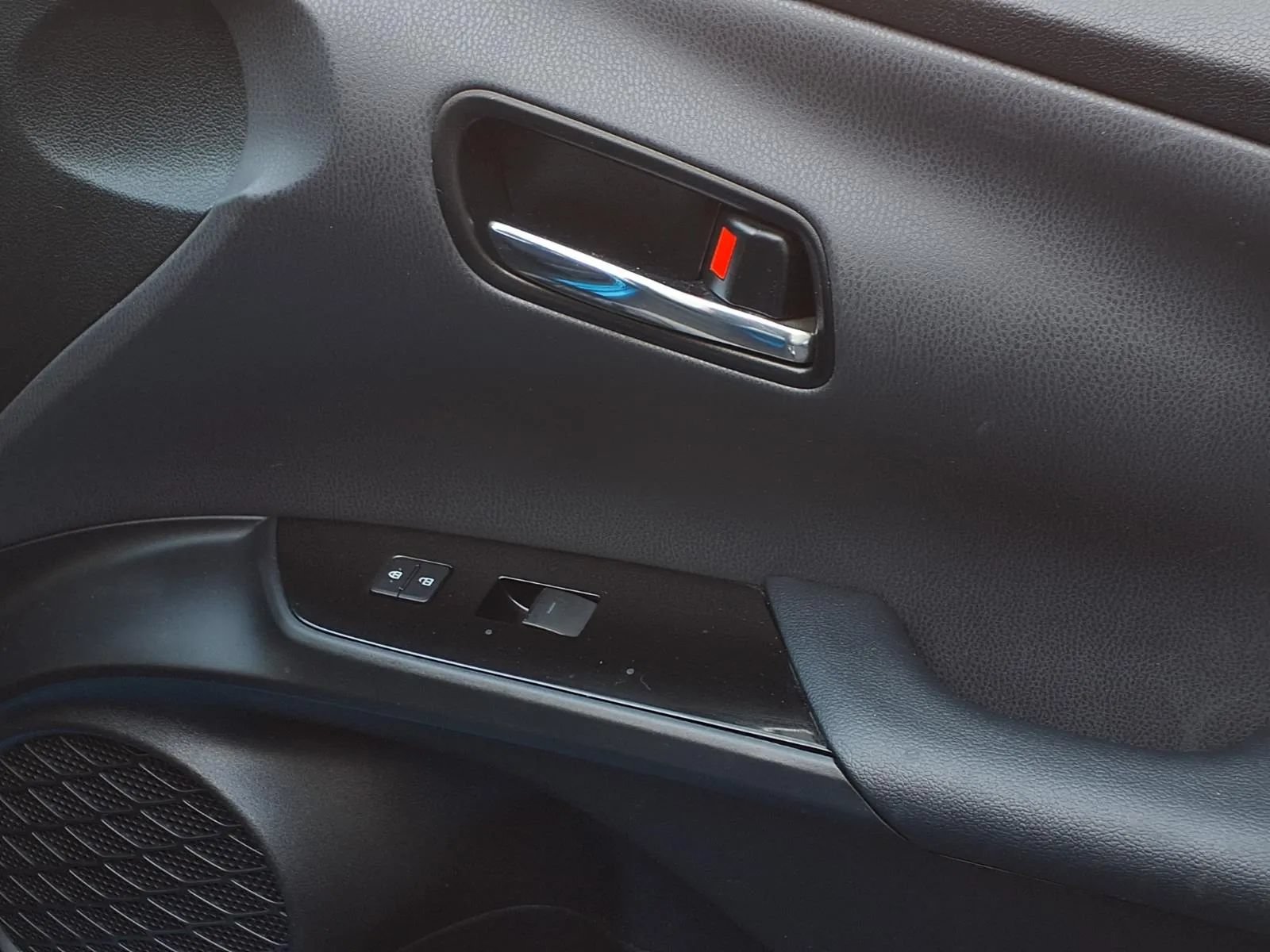 Used 2019 Toyota Prius LE w/ Carpet Mat Package FWD image 17