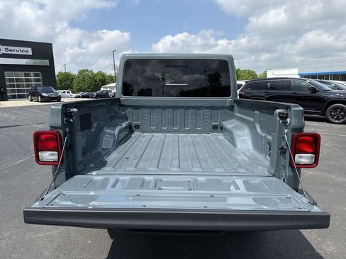 New 2026 Jeep Gladiator Sport AWD/4WD image 17