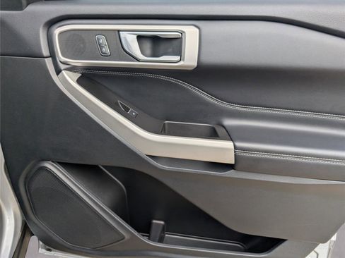 Used 2022 Ford Explorer XLT w/ Equipment Group 202A image 39