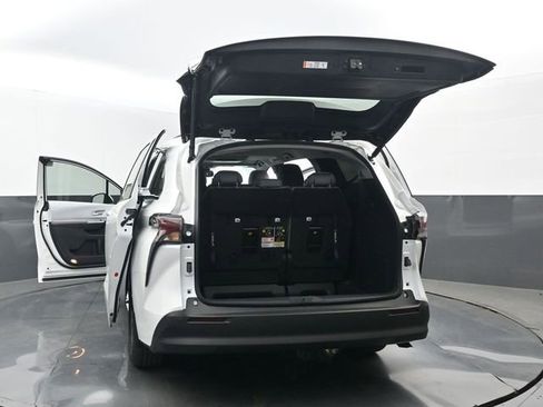 New 2026 Toyota Sienna XLE image 36