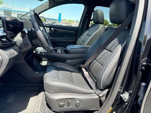 Certified 2025 Buick Enclave Avenir w/ Super Cruise Package AWD/4WD image 20