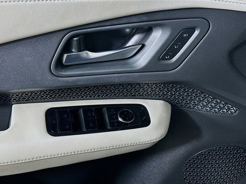 Used 2023 Nissan Ariya FWD image 15