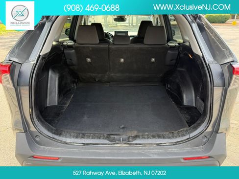 Used 2019 Toyota RAV4 XLE FWD image 30