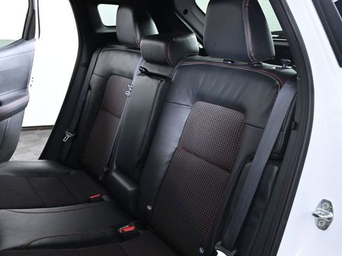 Certified 2025 Nissan Kicks SR image 28