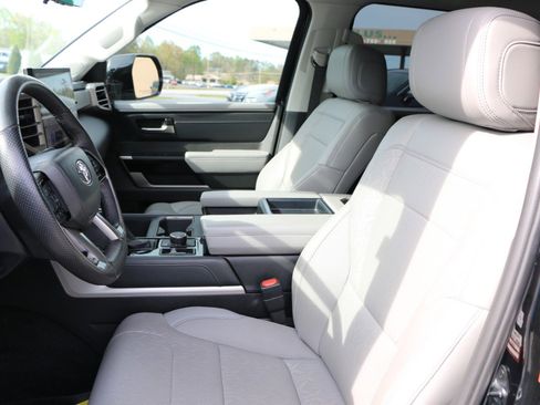 Used 2024 Toyota Tundra Limited AWD/4WD image 30