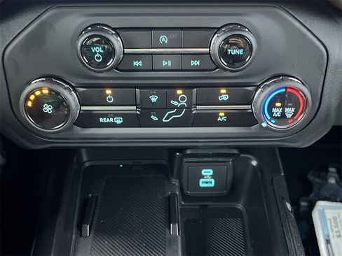 New 2025 Ford Bronco 4-Door image 6