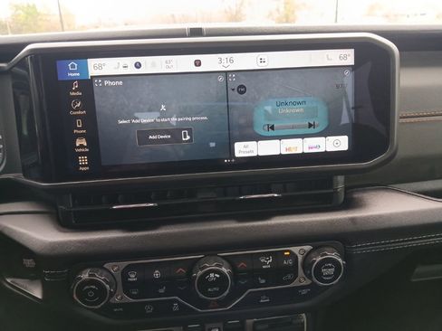Used 2025 Jeep Gladiator Mojave w/ Convenience Group AWD/4WD image 18