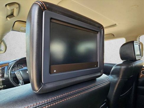 Used 2019 Nissan Armada Platinum w/ Interior Lighting Package RWD image 19