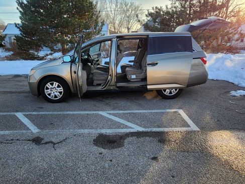 Used 2011 Honda Odyssey LX image 22