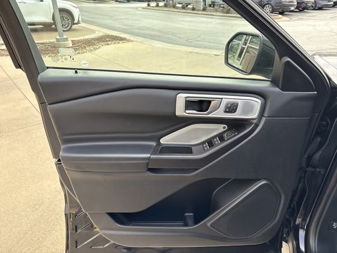 Used 2020 Ford Explorer Platinum w/ Premium Technology Package image 14