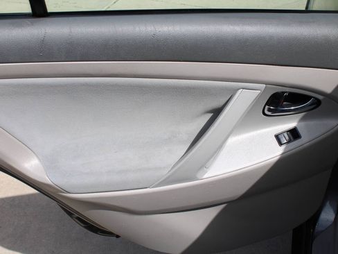 Used 2009 Toyota Camry LE FWD image 15