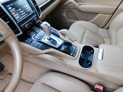 Used 2013 Porsche Cayenne Diesel AWD/4WD image 27