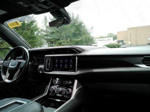 Used 2021 GMC Yukon Denali w/ Denali Ultimate Package AWD/4WD image 16