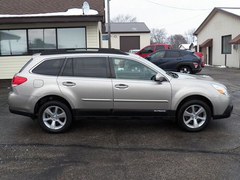 Used 2014 Subaru Outback 3.6R Limited image 2