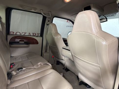Used 2005 Ford F250 Lariat image 19