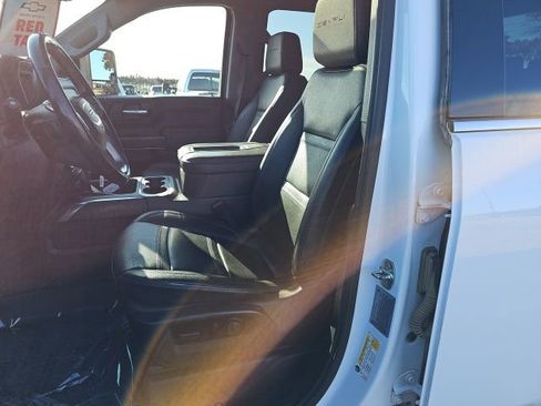 Used 2022 GMC Sierra 3500 Denali w/ Denali Ultimate Package image 13