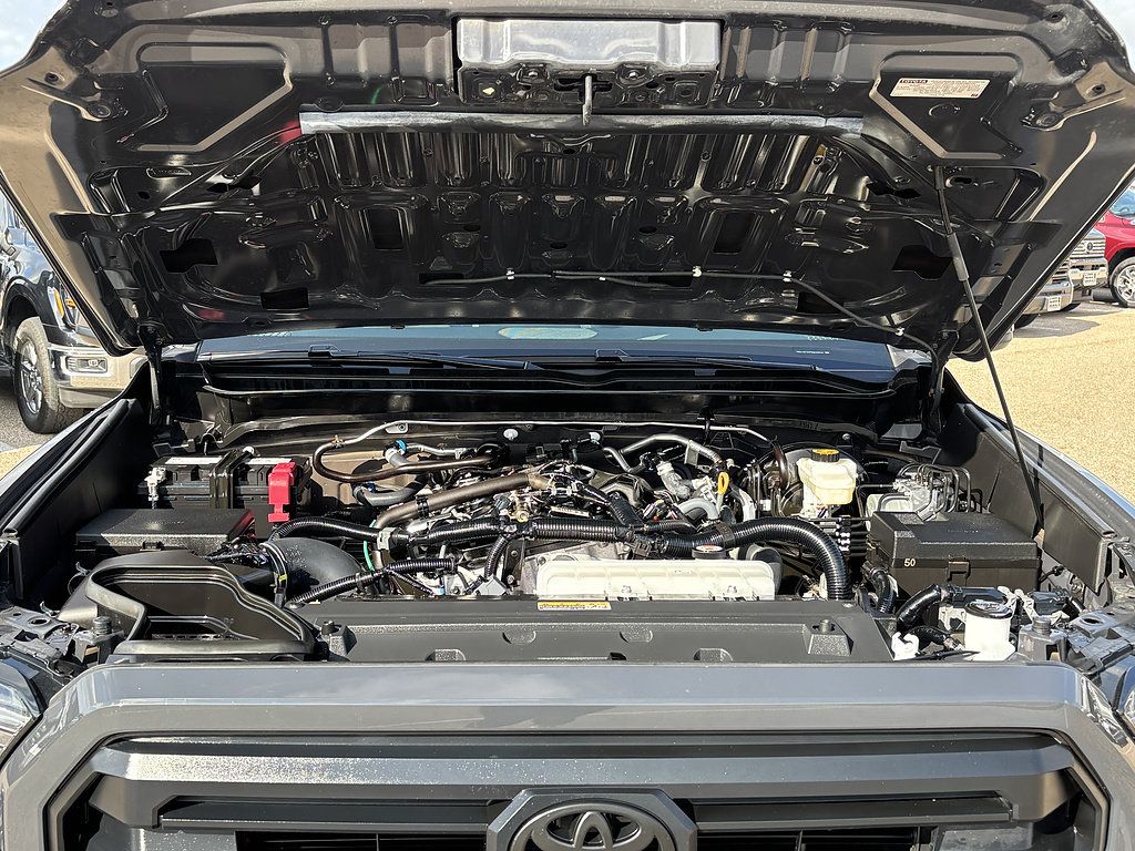 Certified 2026 Toyota Tacoma SR5 AWD/4WD image 4