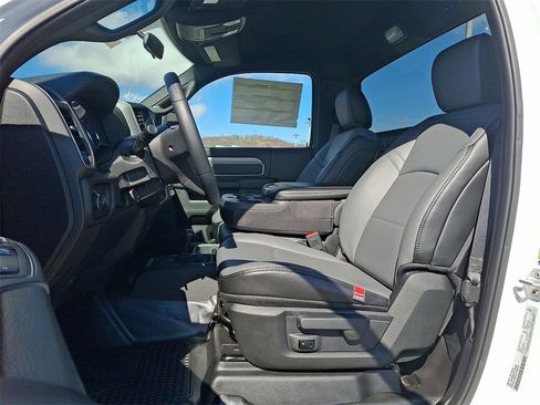 Used 2024 RAM 2500 Tradesman w/ Chrome Appearance Group image 12