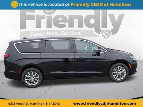 New 2026 Chrysler Pacifica Select image 6