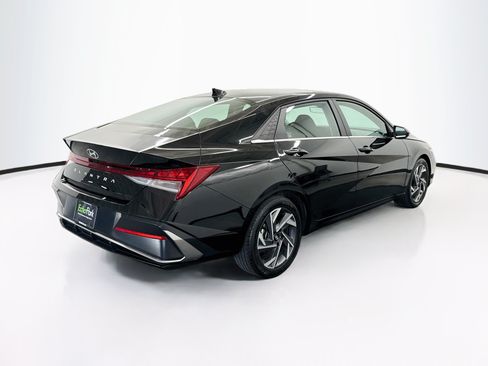 Used 2025 Hyundai Elantra SEL FWD image 9