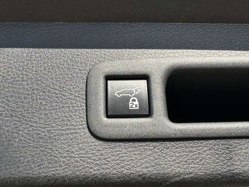 Used 2022 Toyota Sienna XSE image 19