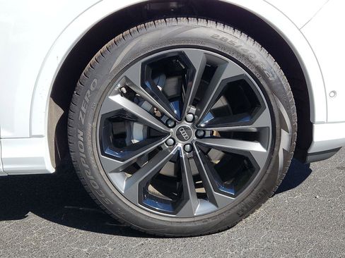 Used 2025 Audi Q7 3.0T Prestige w/ Prestige Package image 8