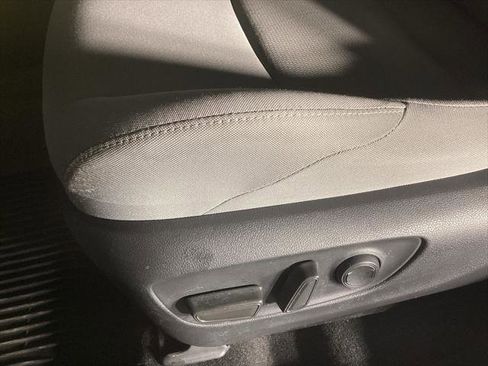 Certified 2023 Toyota Venza LE image 17