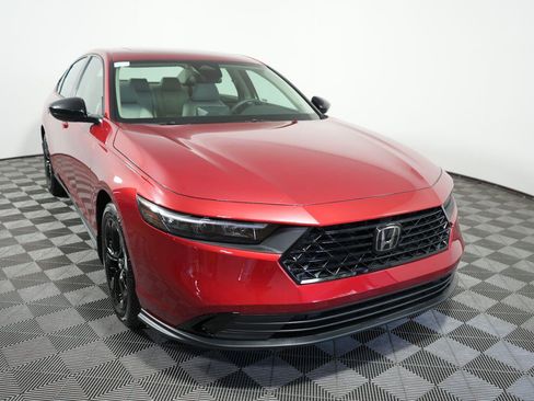 Certified 2025 Honda Accord SE image 3