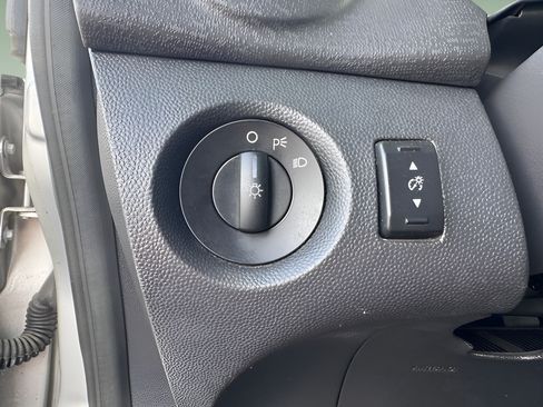 Used 2012 Ford Fiesta SE FWD image 19