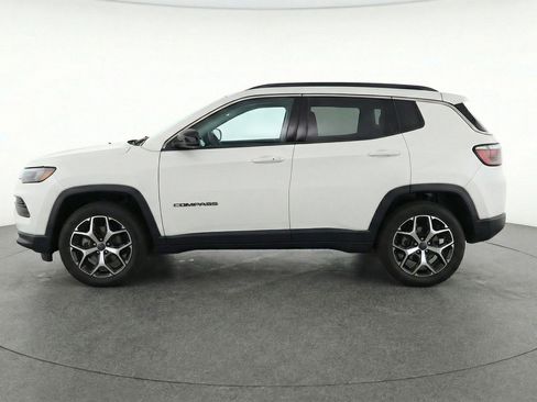 Used 2025 Jeep Compass Limited image 5