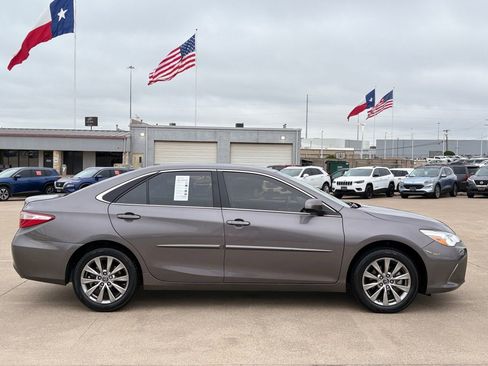 Used 2017 Toyota Camry XLE FWD image 8