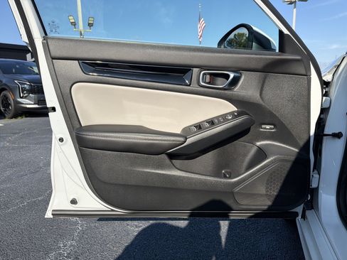 Used 2022 Honda Civic Touring image 8