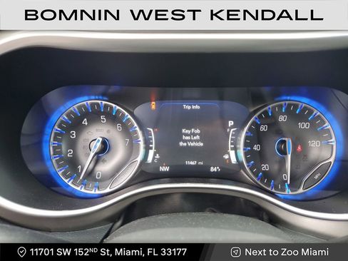 Used 2025 Chrysler Pacifica Select image 32