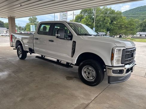 Used 2024 Ford F250 XL w/ XL Driver Assist Package AWD/4WD image 3