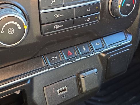 Used 2019 Chevrolet Silverado 1500 Custom w/ Custom Value Package image 26