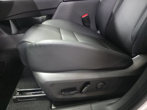 Used 2024 Nissan Rogue SV w/ SV Premium Package FWD image 28