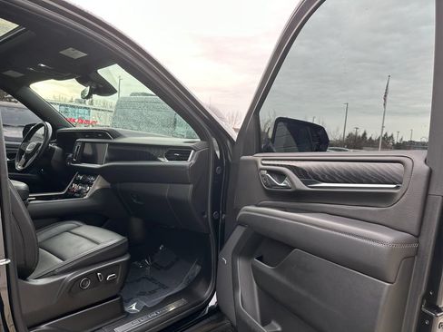 Used 2024 GMC Yukon Denali w/ Denali Reserve Package AWD/4WD image 11