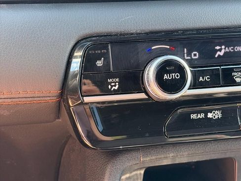 Used 2025 Honda Pilot Sport image 25