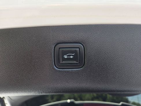 Used 2021 Chevrolet Blazer LT FWD image 9