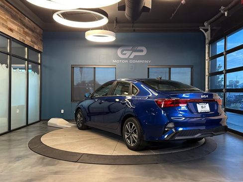Used 2022 Kia Forte LXS w/ LXS Technology Package FWD image 5