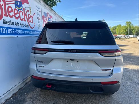Used 2022 Jeep Grand Cherokee Trailhawk AWD/4WD image 4