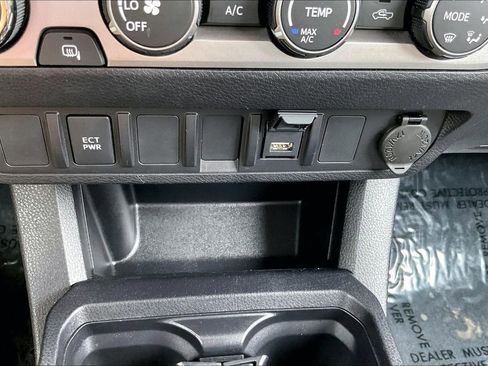 Used 2022 Toyota Tacoma SR5 w/ SR5 Appearance Package (SM) AWD/4WD image 32