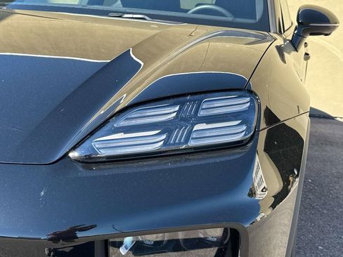 Used 2025 Porsche Macan Electric image 7