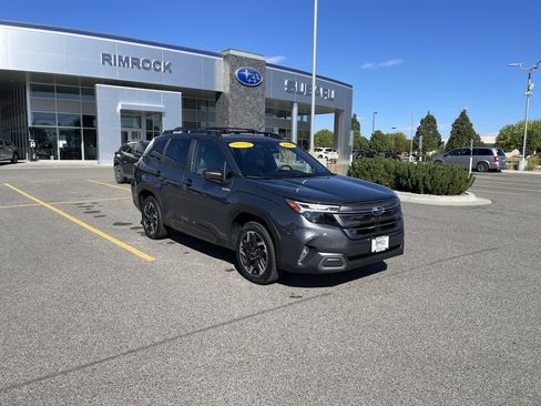 Used 2025 Subaru Forester Limited w/ Popular Package AWD/4WD image 2